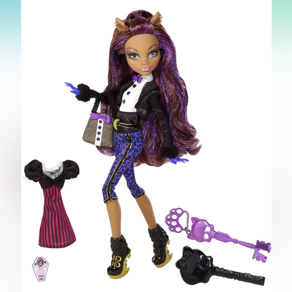 Monster High Clawdeen Sweet 1600 Key, Shoes and White Shirt - Picture 2 of 5